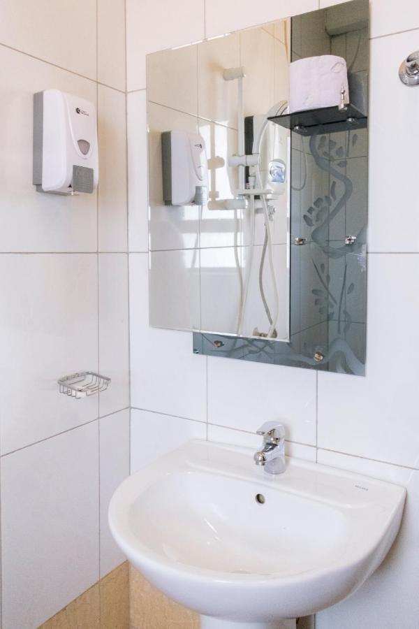 Kahondo Buffalo Hotel Kampala Makerere ภายนอก รูปภาพ
