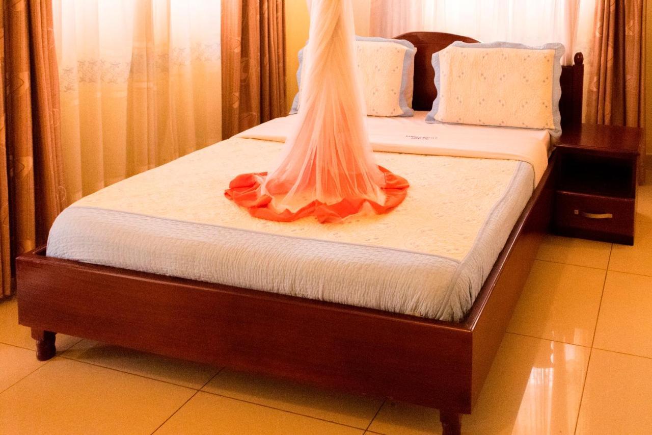 Kahondo Buffalo Hotel Kampala Makerere ภายนอก รูปภาพ