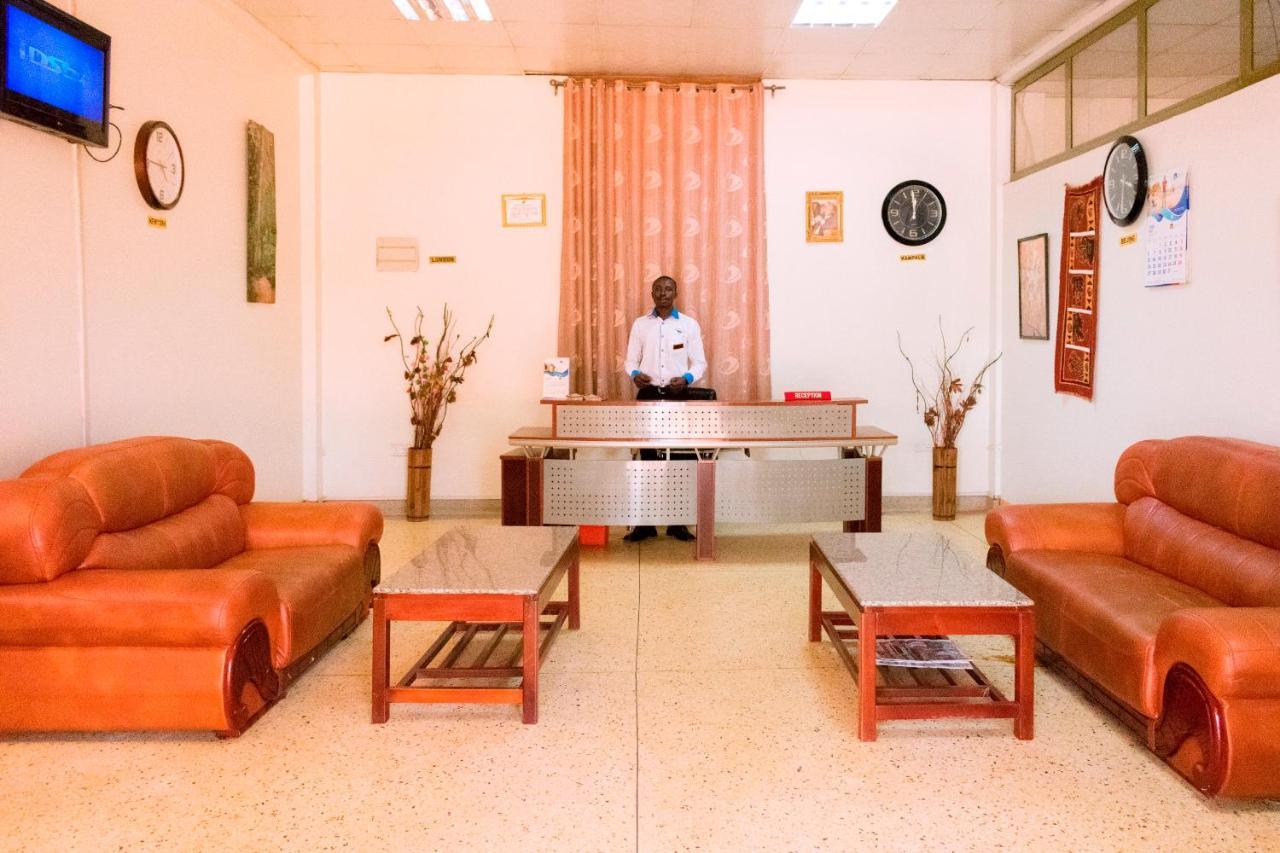 Kahondo Buffalo Hotel Kampala Makerere ภายนอก รูปภาพ