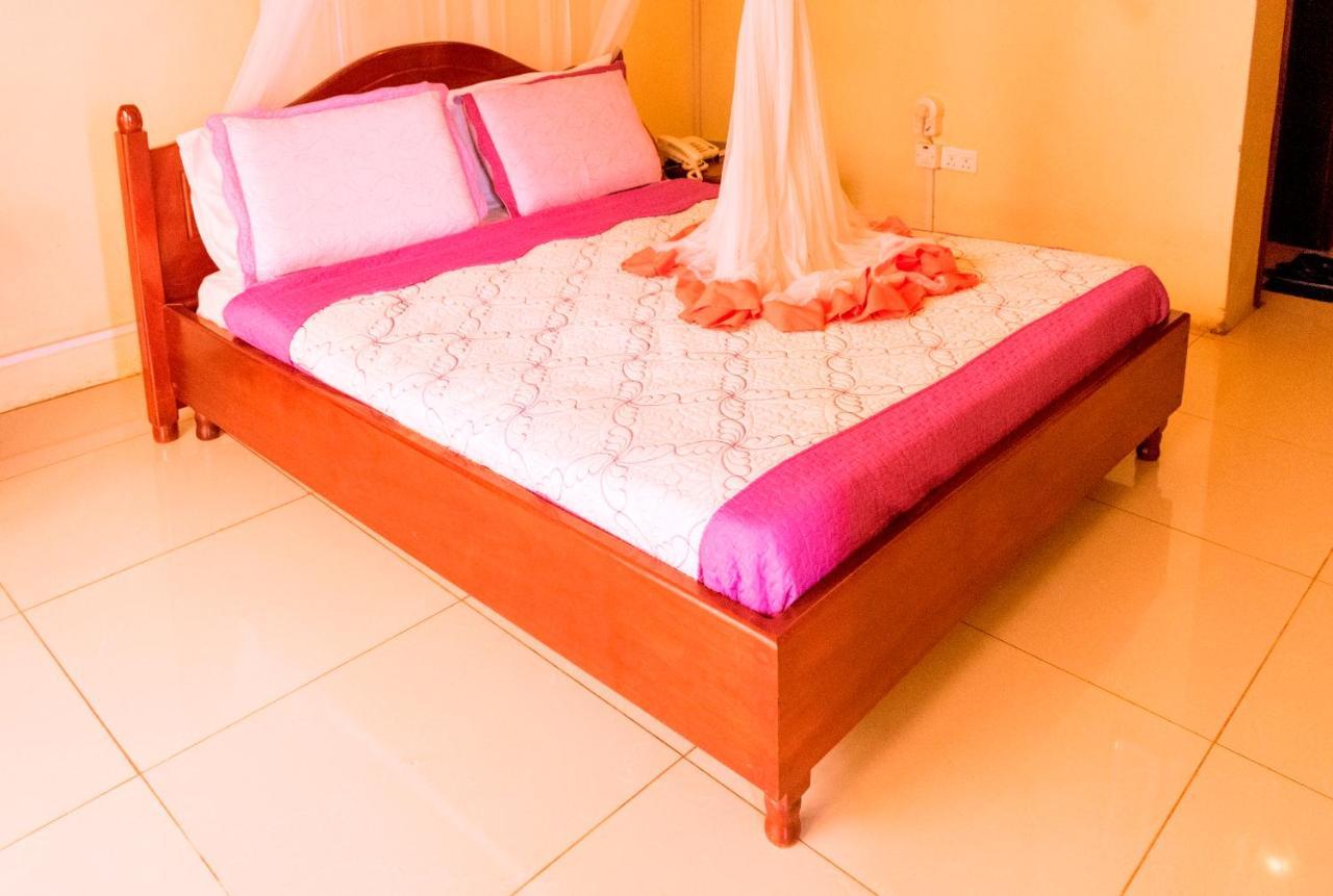 Kahondo Buffalo Hotel Kampala Makerere ภายนอก รูปภาพ