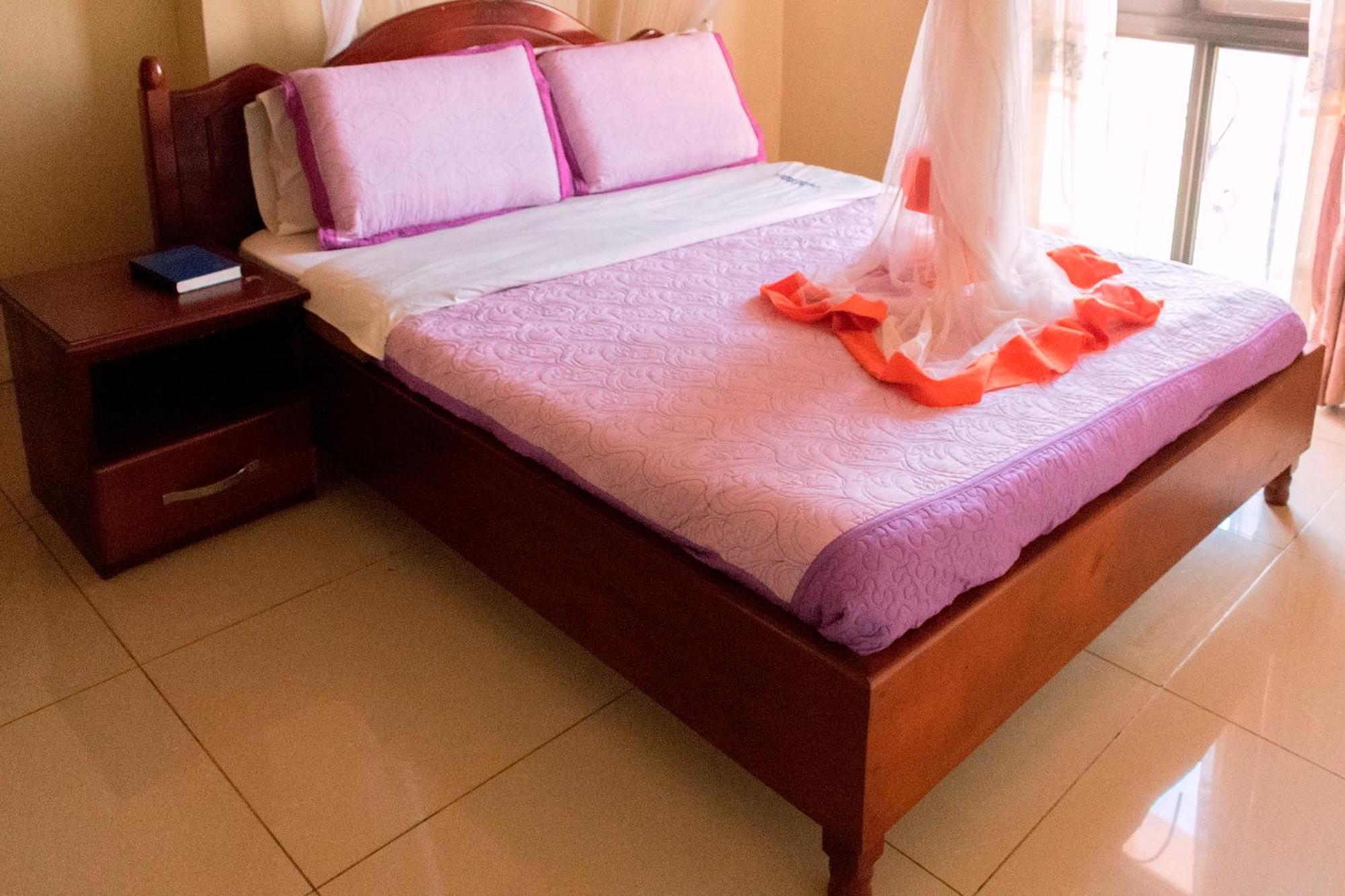 Kahondo Buffalo Hotel Kampala Makerere ภายนอก รูปภาพ