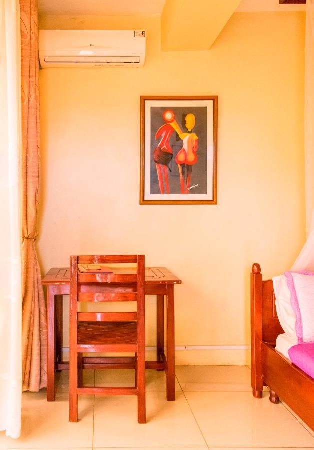Kahondo Buffalo Hotel Kampala Makerere ภายนอก รูปภาพ