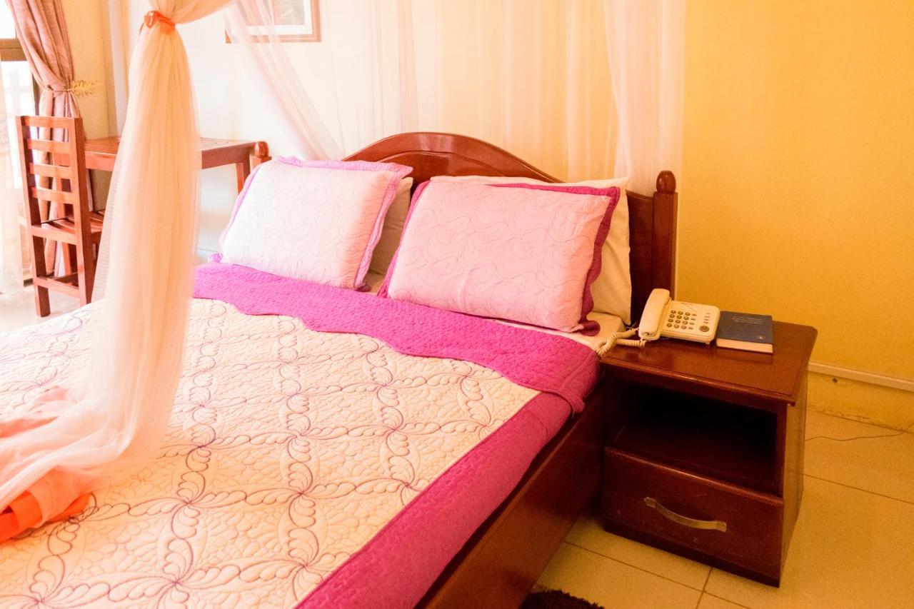 Kahondo Buffalo Hotel Kampala Makerere ภายนอก รูปภาพ