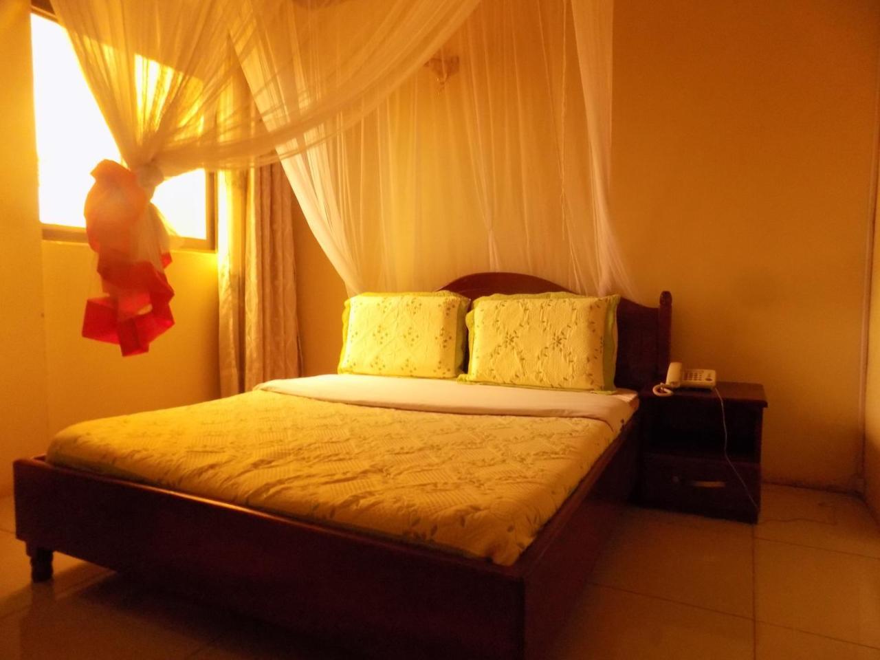 Kahondo Buffalo Hotel Kampala Makerere ภายนอก รูปภาพ